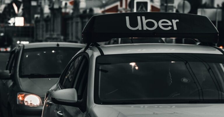 Czy Uber i Bolt wymagają OC TAXI? Najczęstsze błędy kierowców